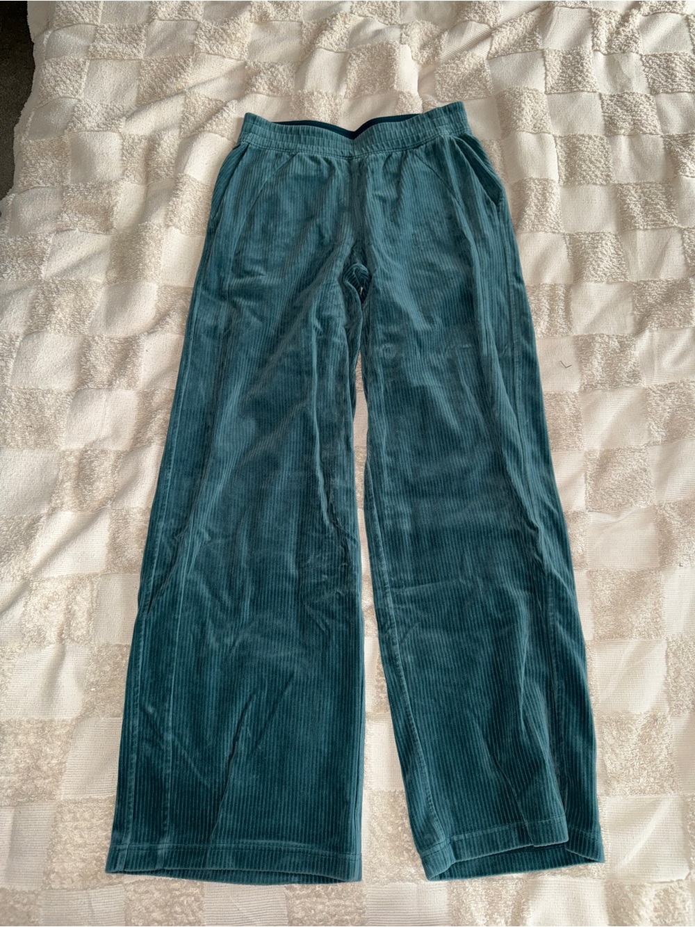NWOT Lululemon Scuba Mid-Rise Wide-Leg Pant *Velvet Cord
Storm Teal size 6